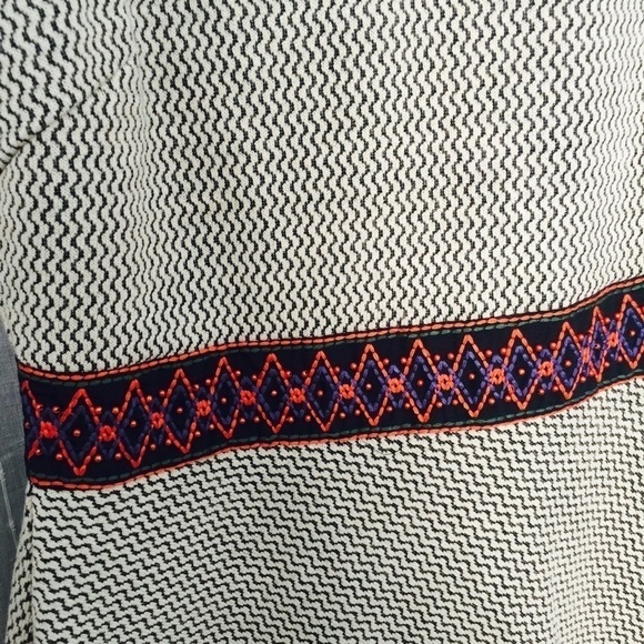 Super cute embroidered dress (NWT) - Picture 3 of 5